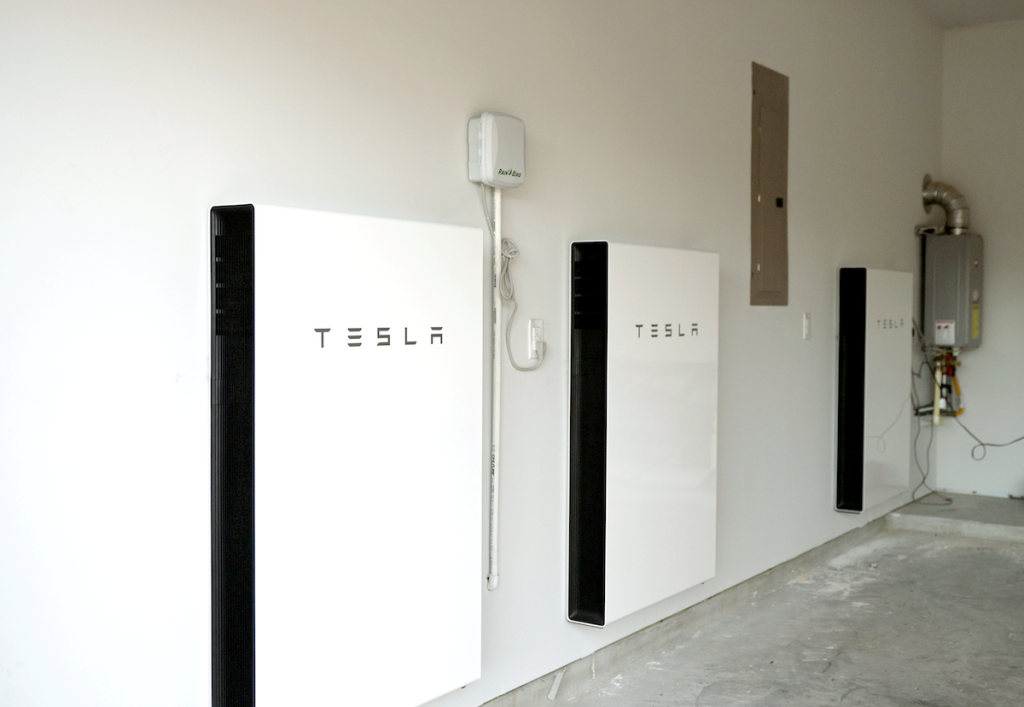 Tesla offers solar battery storage