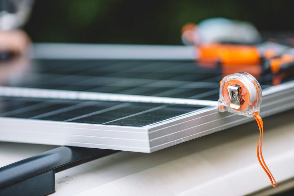 solar panels are largely made of aluminum 